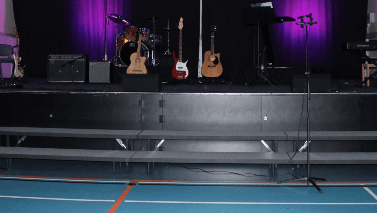 Staging 101 standing choir riser system